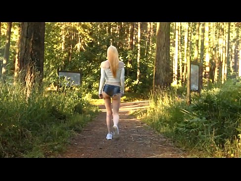 ❤️ Vakker kvinne beveger seg sakte, ikke nakenvideo ❤❌ Porno hos oss ❤
